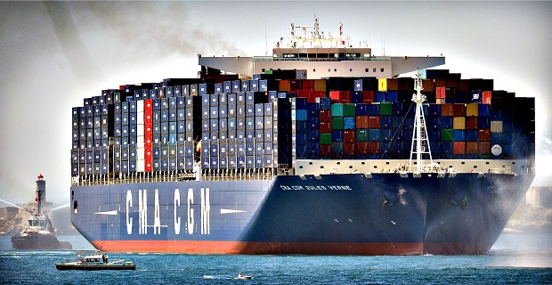 The world s largest container ship, sail...The world s largest c