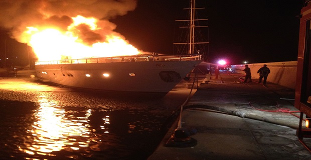 fire_yacht_