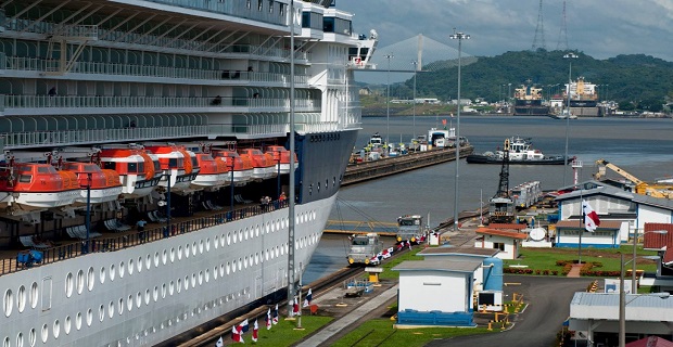 panama_canai_cruise_ship_