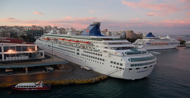 cruise_ship_piraeus_port_